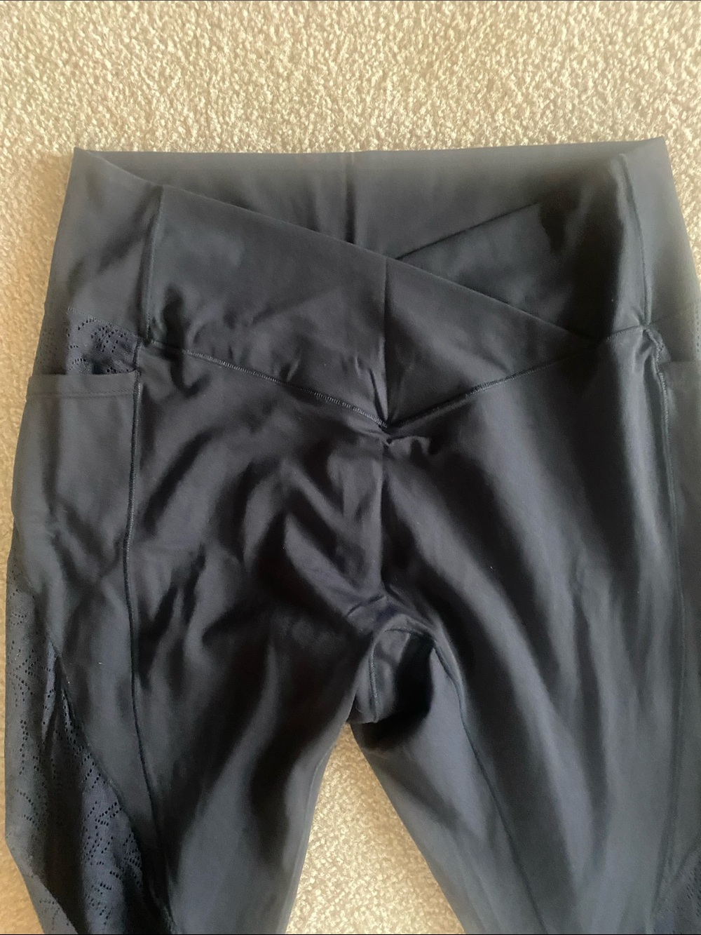 MEDIUM 7/8. HALARA SOFTLY ZERO CROSSOVER LACE YOGA LEGGING - Picture 5 of 9